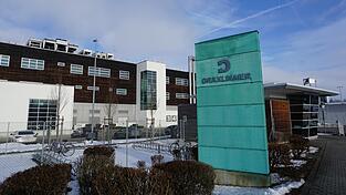 Die Batteriemontage von Dräxlmaier an der Röntgenstraße in Landau hat die Fertigung eingestellt, die Mitarbeiter sind gekündigt. Die Batteriemontage von Dräxlmaier an der Röntgenstraße in Landau hat die Fertigung eingestellt, die Mitarbeiter sind gekündigt.