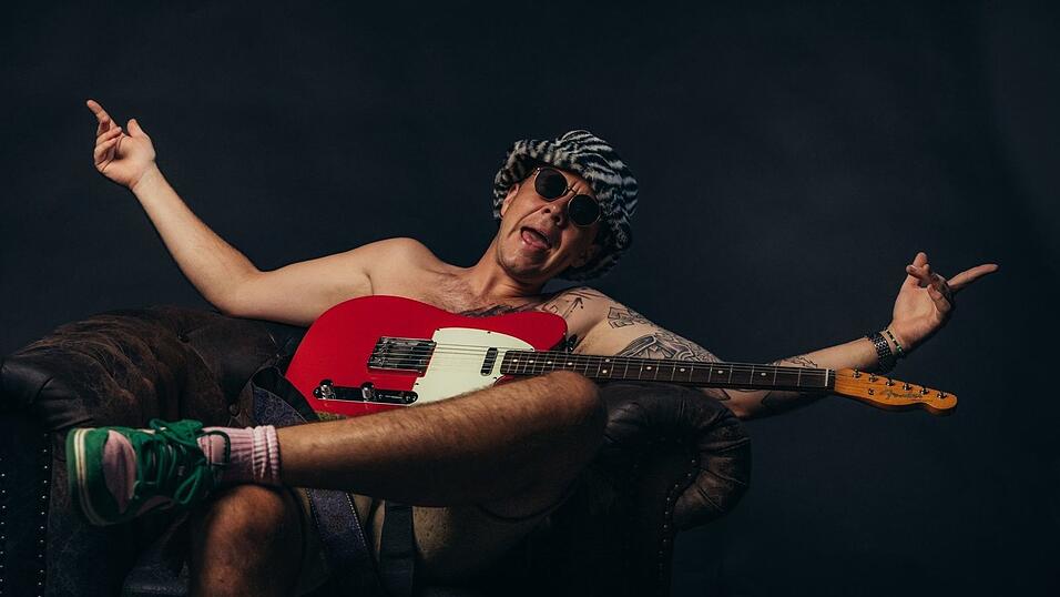 Mit ungef&auml;hr zehn Jahren bekam er die erste Gitarre.