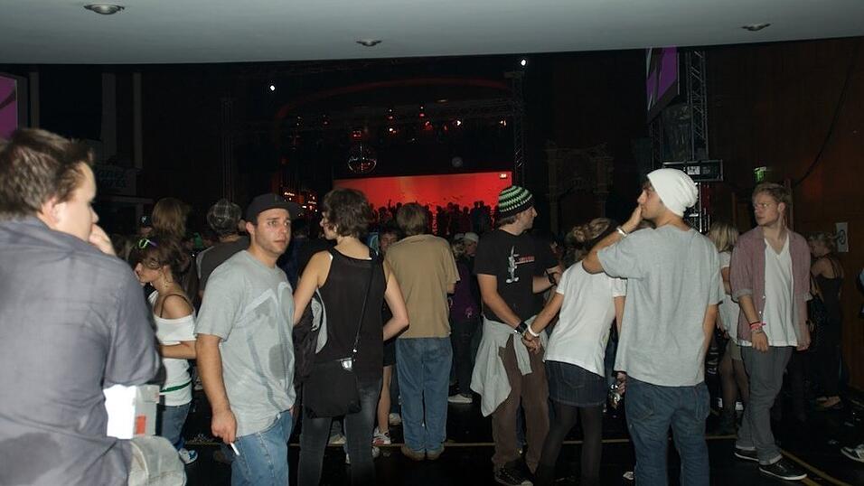 Rund 4000 Boarderfreunde feierten bei der Weltpremiere des neuesten Films von Isenseven, 'Let's go get lost' in M&uuml;nchen.