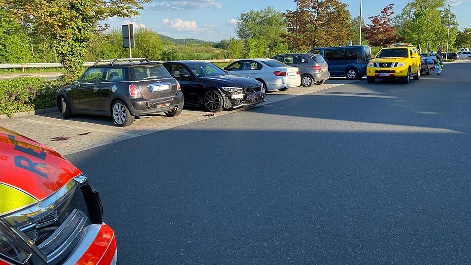 Auf dem Parkplatz eines Supermarktes in Cham-Janahof verlor ein Biker die Kontrolle &uuml;ber sein Motorrad.