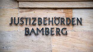 Bald muss sich ein Mann vor dem Landgericht Bamberg verantworten, der mit betrügerischen Callcentern Menschen um viel Geld gebracht haben soll. (Symbolbild) Bald muss sich ein Mann vor dem Landgericht Bamberg verantworten, der mit betrügerischen Callcentern Menschen um viel Geld gebracht haben soll. (Symbolbild)