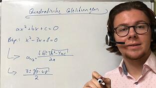 Louis bew&auml;ltigt Abistress und Nachhilfe &uuml;bers Internet gleichzeitig.