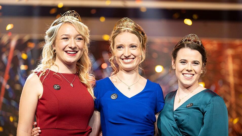 Königin Anna Zenz (M) mit den Prinzessinnen Emma Meinhardt (l) und Katja Simon (r)