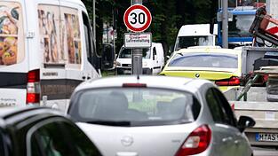 Seit Juni 2024 galt auf einem Abschnitt des Mittleren Rings Tempo 30. (Archivbild)
