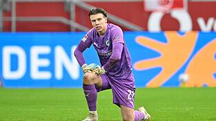 Der von RB Leipzig ausgeliehene Torhüter Timo Schlieck kämpft derzeit mit Fürth noch um den Klassenerhalt. (Archivbild) Der von RB Leipzig ausgeliehene Torhüter Timo Schlieck kämpft derzeit mit Fürth noch um den Klassenerhalt. (Archivbild)