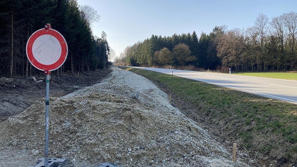 Im Gemeindebereich von Pfeffenhausen existieren mehrere Radrouten. Bislang fehlt ein durchg&auml;ngig befahrbarer Radweg f&uuml;r Alltagsradler entlang der B 299. Die bestehende L&uuml;cke von Ludmannsdorf nach Pfeffenhausen bei Niederhornbach wird geschlossen.