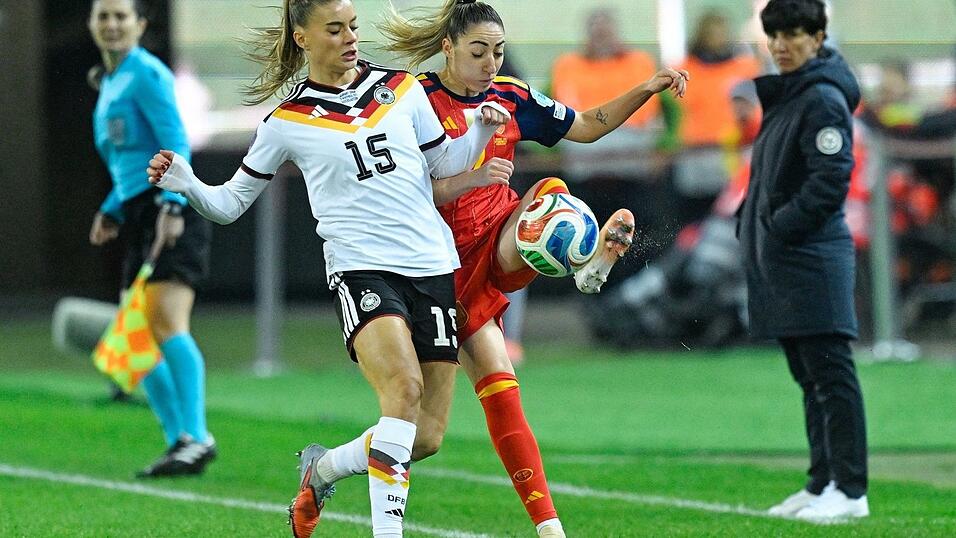 Der Einsatz stimmte: Selina Cerci (l) im Duell mit Spaniens Olga Carmona. Der Einsatz stimmte: Selina Cerci (l) im Duell mit Spaniens Olga Carmona.