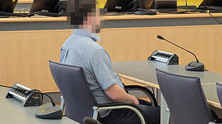 Bis das Urteil rechtskräftig wird, bleibt der 33-Jährige in der vorläufigen Unterbringung. Bis das Urteil rechtskräftig wird, bleibt der 33-Jährige in der vorläufigen Unterbringung.