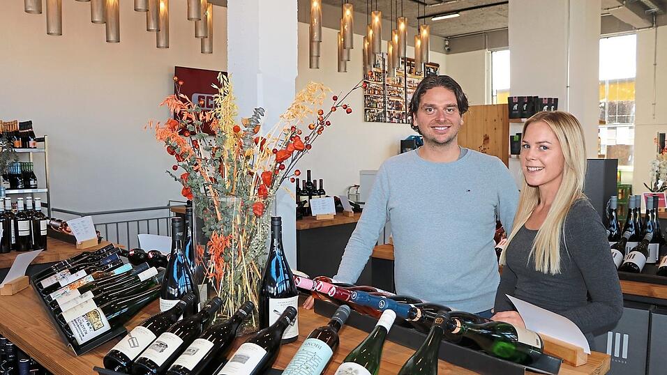 Florian Eller und Angelina Oberprieler f&uuml;hren gemeinsam 'Scott-Y - The Bottle Shop' an der Wittstra&szlig;e.