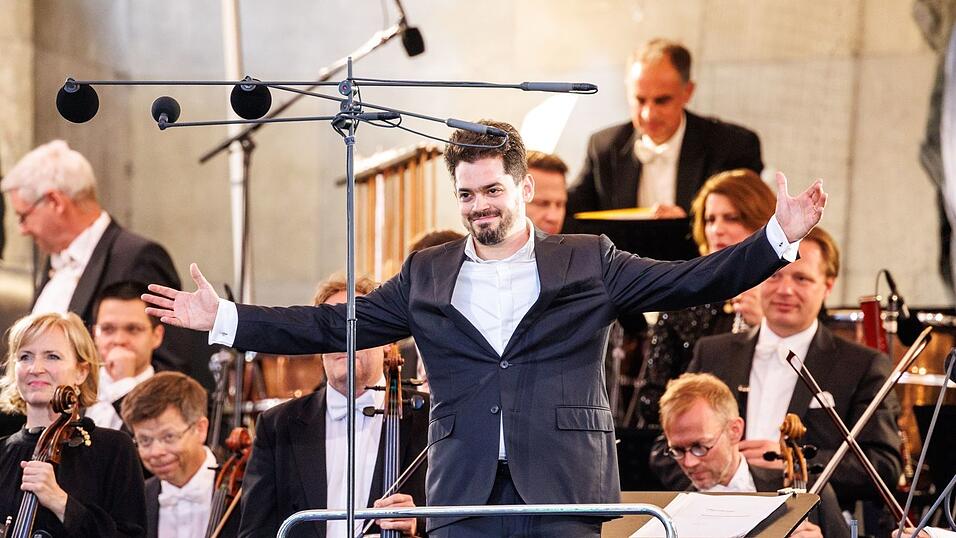Shani mit seinem künftigen Orchester bei «Klassik am Odeonsplatz». (Archivbild)