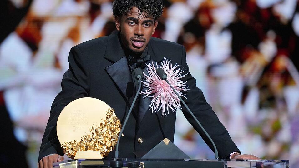 Lamine Yamals Onkel kann nicht verstehen, warum Harry Kane den Ballon d'Or gewonnen hat. Lamine Yamals Onkel kann nicht verstehen, warum Harry Kane den Ballon d'Or gewonnen hat.