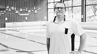 Betriebsleiter Thomas Roloff in der Schwimmhalle. Den Kontakt mit Gästen genoss er sehr. Betriebsleiter Thomas Roloff in der Schwimmhalle. Den Kontakt mit Gästen genoss er sehr.