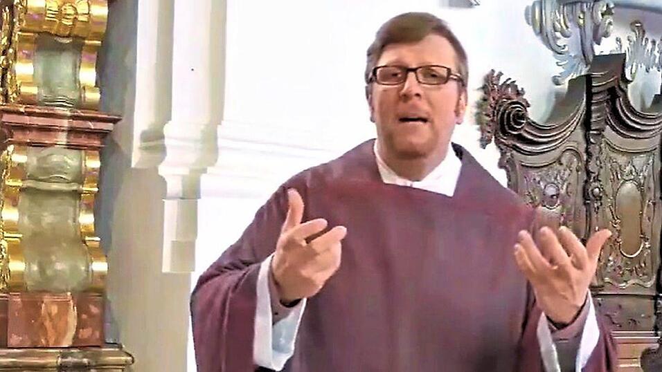 Pfarrvikar Markus Meier: So lange keine Gottesdienste stattfinden k&ouml;nnen predigt er bei Facebook.