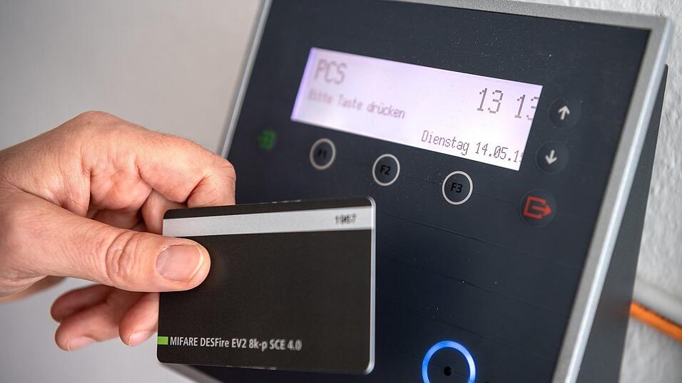 Eine klare Mehrheit der idowa-Leser spricht sich gegen eine 42-Stunden-Arbeitswoche aus. (Symbolbild) Eine klare Mehrheit der idowa-Leser spricht sich gegen eine 42-Stunden-Arbeitswoche aus. (Symbolbild)