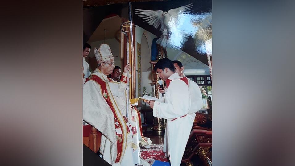 Vor zehn Jahren wurde Pater Anil in Indien durch Bischof Thomas Chakyeth zum Priester geweiht. Vor zehn Jahren wurde Pater Anil in Indien durch Bischof Thomas Chakyeth zum Priester geweiht.