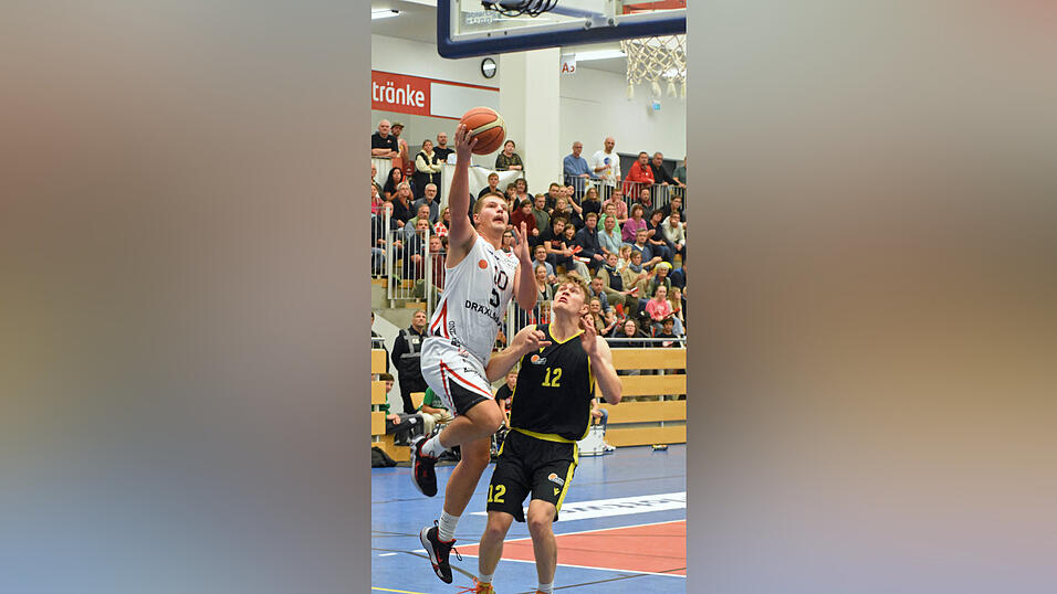 Korb im Blick: Marlon Pook (li.) spielt eine grundsolide Saison und soll den Baskets auch in Ansbach viel Stabilität geben. Korb im Blick: Marlon Pook (li.) spielt eine grundsolide Saison und soll den Baskets auch in Ansbach viel Stabilität geben.