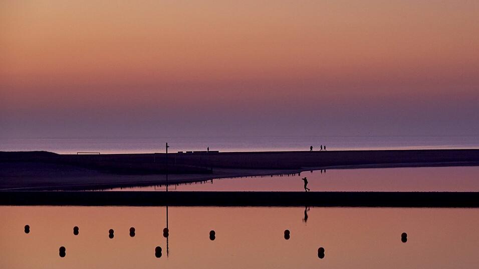 An der Lagune von Büsum genießt man die Abendstimmung. An der Lagune von Büsum genießt man die Abendstimmung.