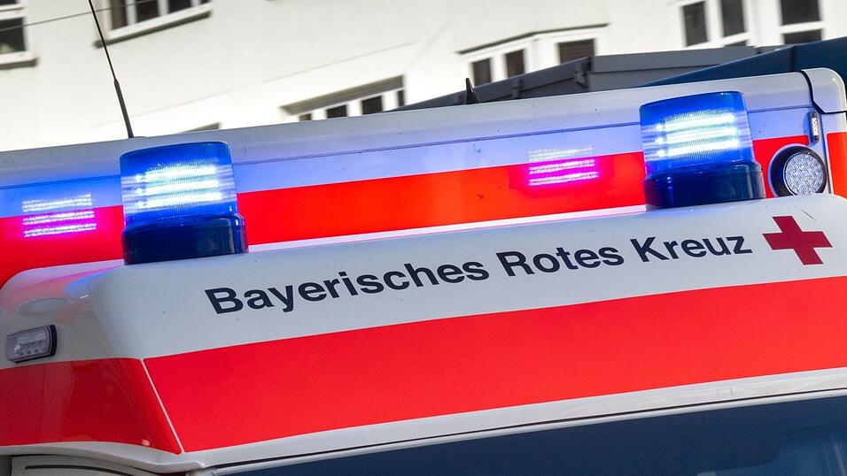 Die meisten der Verletzten konnten von Sanit&auml;tern an der Einsatzstelle versorgt werden. (Symbolbild)