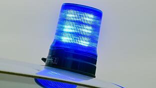 Die Polizei sucht im Stadtgebiet nach entsprechenden Autos. (Symbolbild)