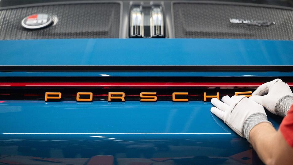 Der Gewinn des Stuttgarter Sportwagenbauers Porsche ist abgesackt. (Archivbild)