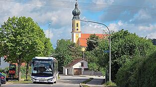Elektrisch durch Gündlkofen: Das Busunternehmen Weingartner testete einen Elektrobus im Linienbetrieb. Elektrisch durch Gündlkofen: Das Busunternehmen Weingartner testete einen Elektrobus im Linienbetrieb.