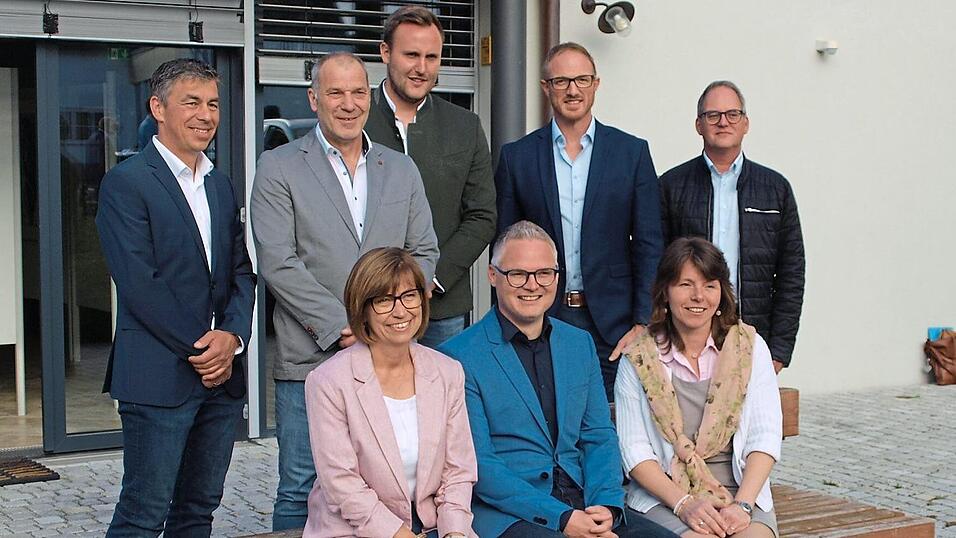 Die Neuen im Gemeinderat: Alfred Kellner, Michael Pulver, Christoph Schedlbauer, Josef Niedermeier, Robert Sp&auml;th, Diana Stratakis, Michael Frey, und Diana K&ouml;niger