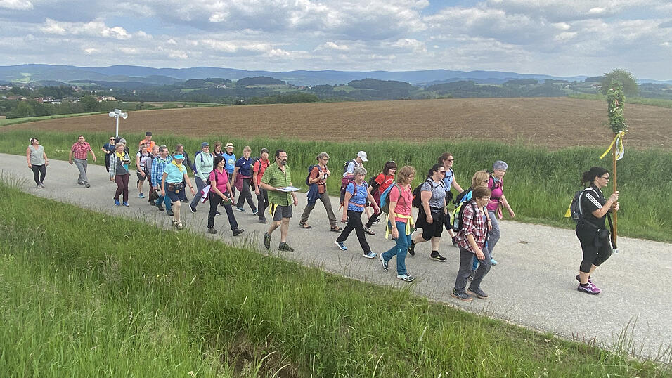 Am 29. Mai geht es wieder los - die Chamer Wallfahrer sind dann drei Tage lang nach Altötting unterwegs. (Archivbild) Am 29. Mai geht es wieder los - die Chamer Wallfahrer sind dann drei Tage lang nach Altötting unterwegs. (Archivbild)