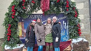 Die Selfie-Fotostation wurde eifrig genutzt, vom Team Montessori Kinderhaus ließen sich Manuela, Christina, Jenny und Marion fotografieren. Die Selfie-Fotostation wurde eifrig genutzt, vom Team Montessori Kinderhaus ließen sich Manuela, Christina, Jenny und Marion fotografieren.