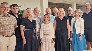 Bei der Verabschiedung (von links): Konrad Fey, Otto Reithmeier, Christina Niedermeier-Scharl, Stefan Tullius, Wolfgang Klement, Elisabeth Englmaier, Walter Bachmayer, Erste Bürgermeisterin Doris Wimmer, Erwin Fußeder, Monika Maier und Gerhard Pichlmaier. Bei der Verabschiedung (von links): Konrad Fey, Otto Reithmeier, Christina Niedermeier-Scharl, Stefan Tullius, Wolfgang Klement, Elisabeth Englmaier, Walter Bachmayer, Erste Bürgermeisterin Doris Wimmer, Erwin Fußeder, Monika Maier und Gerhard Pichlmaier.