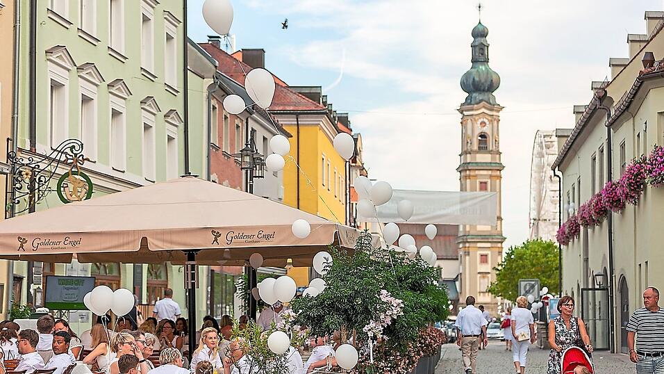 Das öffentliche Interesse sei gegeben: Die Gebühren für die Sondernutzungsfläche - sprich Stadtplatz - sollen wegfallen. Das öffentliche Interesse sei gegeben: Die Gebühren für die Sondernutzungsfläche - sprich Stadtplatz - sollen wegfallen.