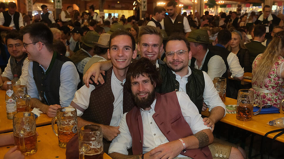 Die Partybilder vom Dienstag, 15. August 2023, aus dem Festzelt Weckmann.