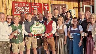 Die Ehrengäste und Verantwortlichen genossen die erste Kostprobe für das 48. Bonbrucker Volksfest.