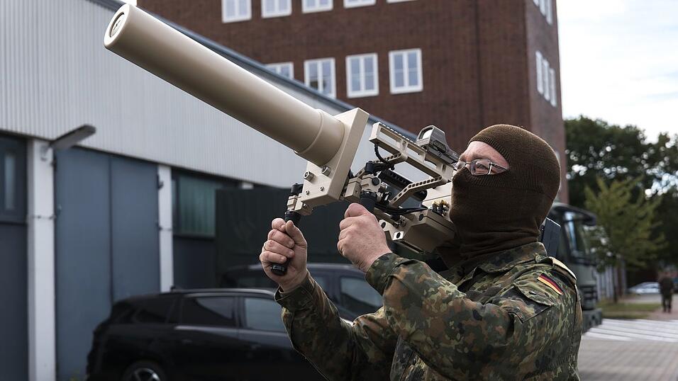 Zuletzt machten illegale Drohnenüberflüge etwa in Skandinavien häufiger Schlagzeilen - der Bund will nun die Rechtslage verschärfen. (Symbolbild) Zuletzt machten illegale Drohnenüberflüge etwa in Skandinavien häufiger Schlagzeilen - der Bund will nun die Rechtslage verschärfen. (Symbolbild)