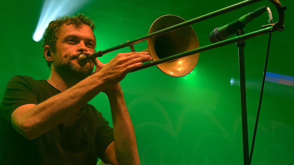 LaBrassBanda begeisterte am Donnerstagabend das Publikum in Straubing.