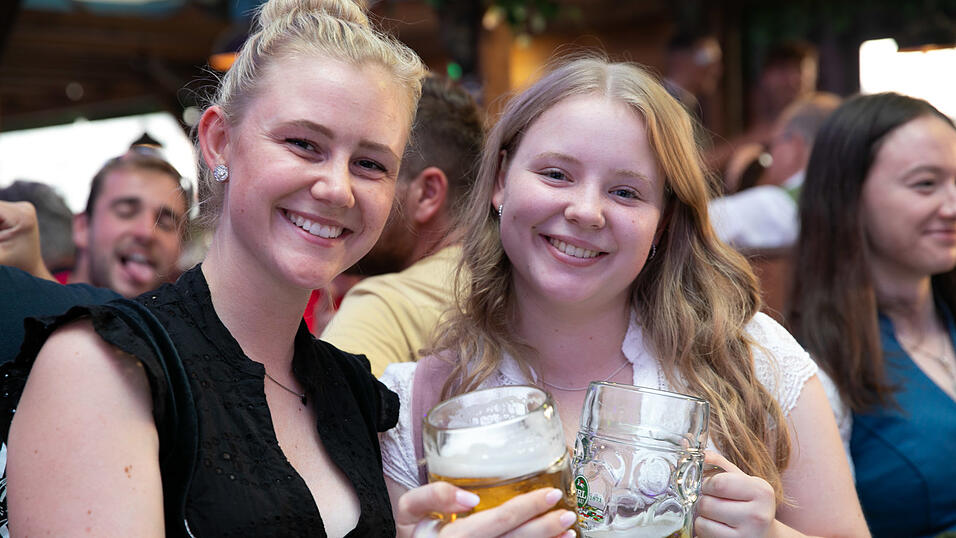 Die Partybilder vom Montag, 11. August, aus dem Festzelt Wenisch. Die Partybilder vom Montag, 11. August, aus dem Festzelt Wenisch.