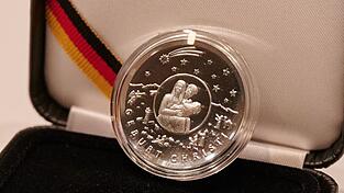 Die Bundesregierung gibt regelm&auml;&szlig;ig neue Sammlerm&uuml;nzen aus. (Archivbild)