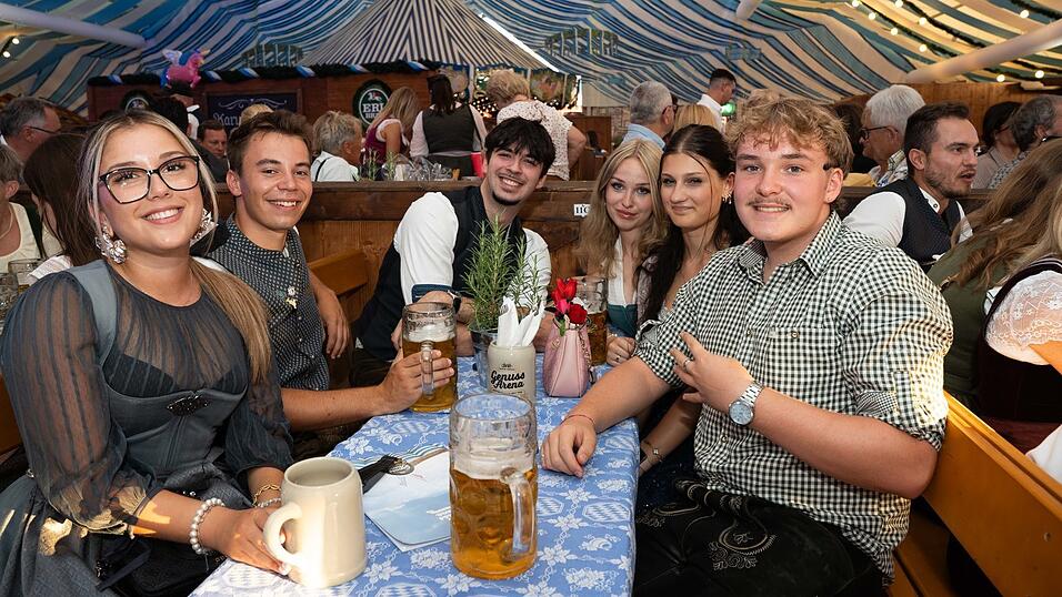 Die Partybilder vom Mittwoch, 12. August, aus dem Festzelt Wenisch. Die Partybilder vom Mittwoch, 12. August, aus dem Festzelt Wenisch.