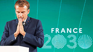 Frankreichs Präsident Emmanuel Macron präsentiert den Investitionsplan 'France 2030'.