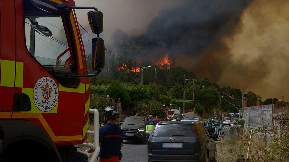 Auch in Ourense in der Region Galicien brennt es lichterloh.