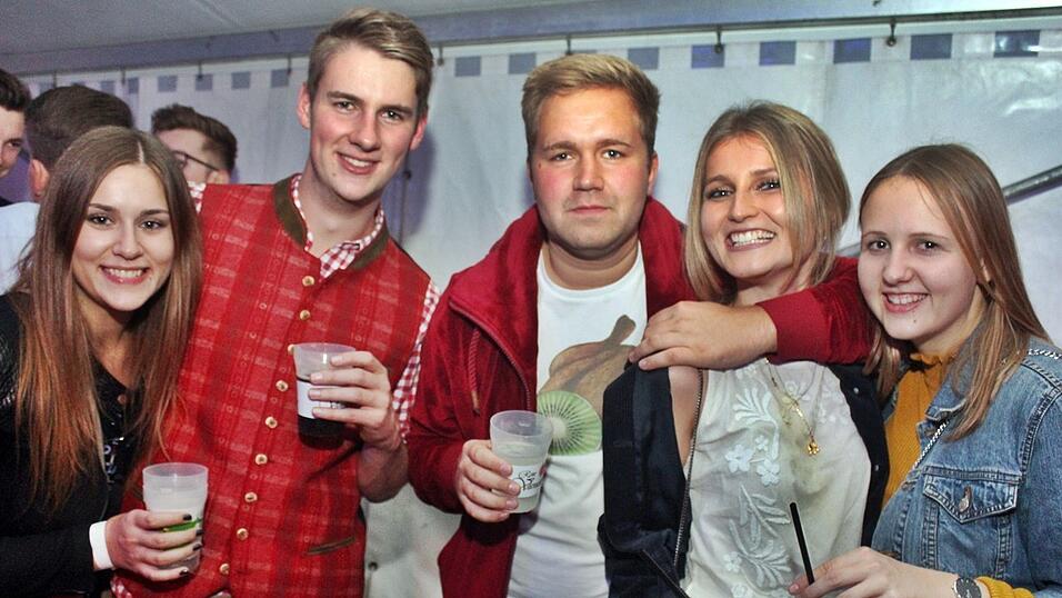 Die besten Bilder vom Wein- und Wei&szlig;bierfest des Burschenvereins Arth und der M&auml;dchengruppe.