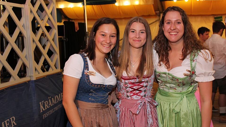 Auch am Freitag war super Stimmung am Ergoldinger Volksfest. Auch am Freitag war super Stimmung am Ergoldinger Volksfest.