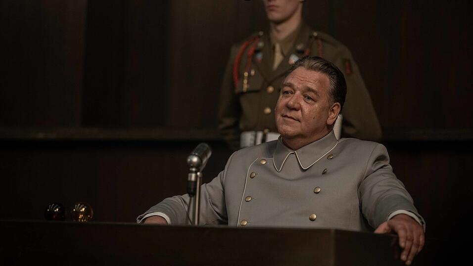Russell Crowe stellt den Nazi Hermann G&ouml;ring dar.