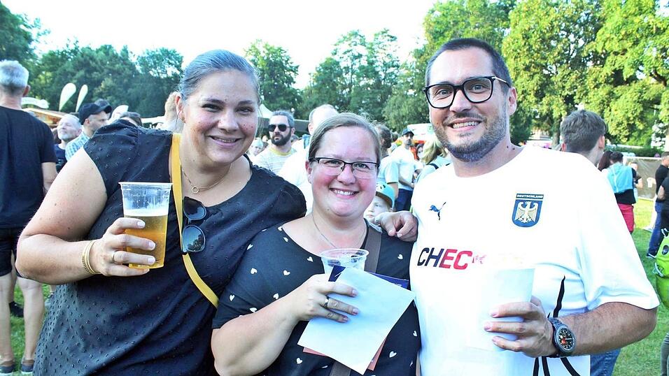 Fotos des&nbsp;ersten Open-Air-Abends auf der Ringelstecherwiese.&nbsp;