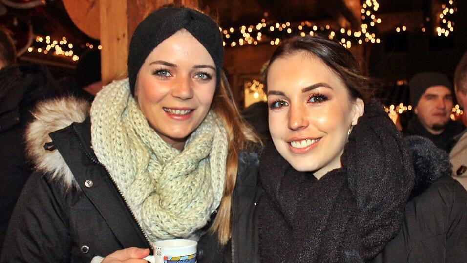 Der Christkindlmarkt und die Weihnachtspyramide geh&ouml;ren in der Adventszeit zu den beliebtesten Treffpunkten in Landshut.