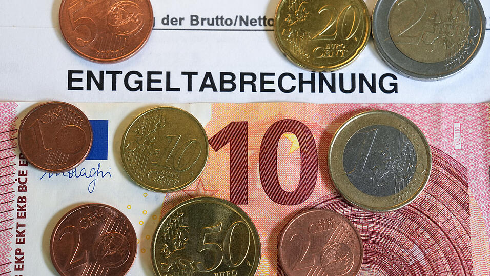 Weil er in einem Zeitraum von fünf Jahren nicht korrekt abgerechnet und so einen Schaden von mehr als 106.000 Euro verursacht hat, ist ein Kurierdienst-Unternehmer verurteilt worden. (Symbolbild) Weil er in einem Zeitraum von fünf Jahren nicht korrekt abgerechnet und so einen Schaden von mehr als 106.000 Euro verursacht hat, ist ein Kurierdienst-Unternehmer verurteilt worden. (Symbolbild)