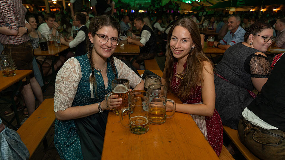 Die Partybilder vom Freitag, 18. August 2023, aus dem Festzelt Reisinger. Die Partybilder vom Freitag, 18. August 2023, aus dem Festzelt Reisinger.