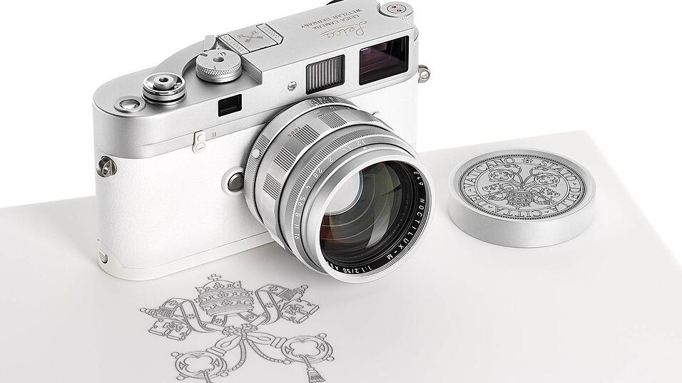 Die Kamera aus dem Besitz von Papst Franziskus brachte das 100-fache des Schätzpreises.