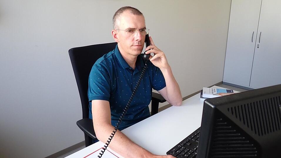 Matthias Wagner, Sozialp&auml;dagoge am Gesundheitsamt Regen, ber&auml;t aktuell per Telefon und Online.