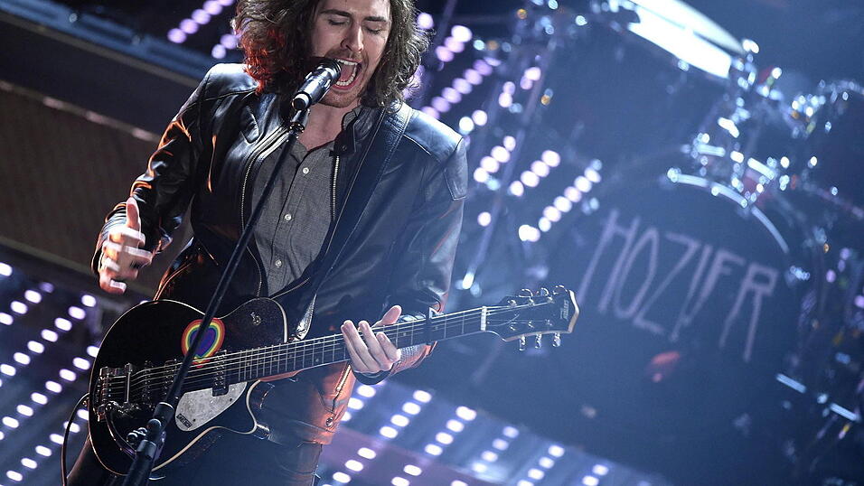 In seiner Musik verbindet Andrew Hozier-Byrne alias Hozier poetische Texte mit vielschichtiger Musik. In seiner Musik verbindet Andrew Hozier-Byrne alias Hozier poetische Texte mit vielschichtiger Musik.