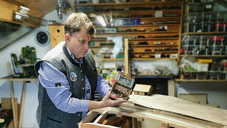 In seiner Werkstatt t&uuml;ftelt G&uuml;nter Schreiner immer an neuen Ideen.